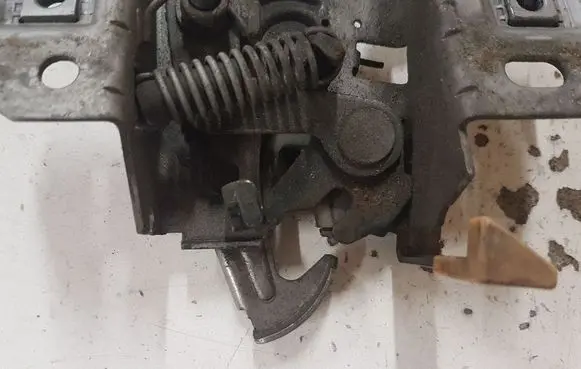 Volvo S40 Engine bonnet/hood lock/catch 30716530 30716529