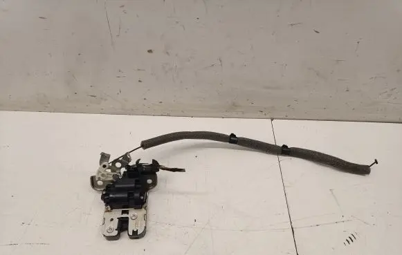 Audi TT TTS RS Mk3 8S Tailgate/trunk/boot lock/catch/latch 8R0827505