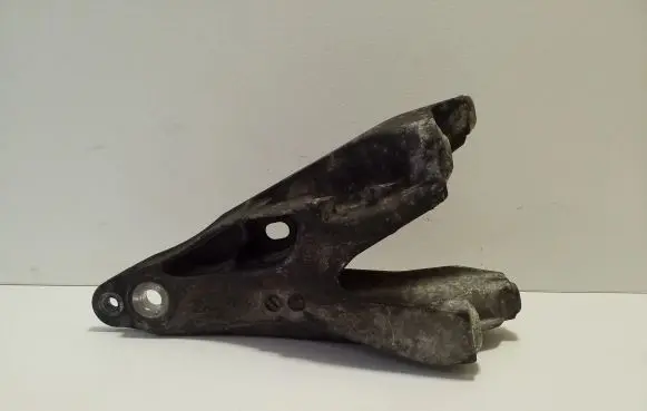 Volkswagen Transporter - Caravelle T5 Engine mounting bracket 7E0199370