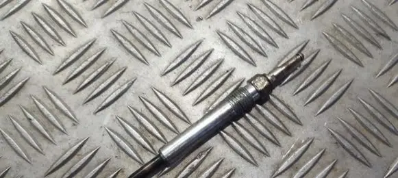 Mercedes-Benz C W202 Glow plug y930u