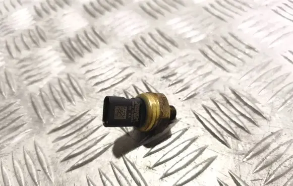 Volkswagen PASSAT B8 Sensor 04C906060C