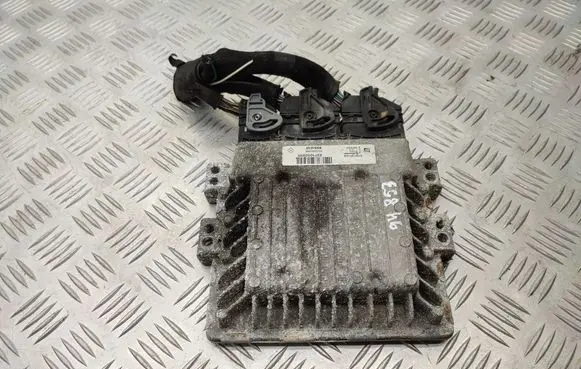 Renault Master III Engine control unit/module 237105093R 237104246R