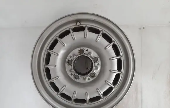 Mercedes-Benz 280 560 W126 R14 alloy rim 1264002102