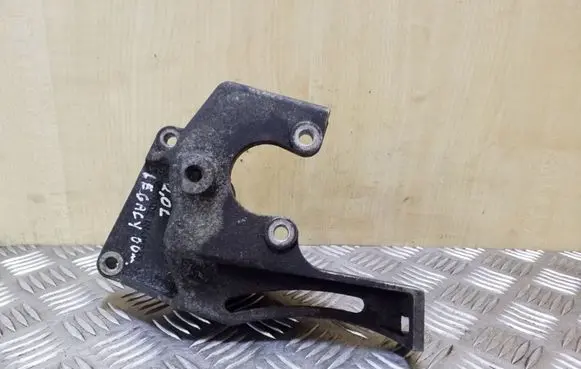 Subaru Legacy Generator/alternator bracket 