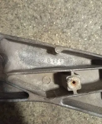 BMW 5 F10 F11 Gearbox mounting bracket 6777615