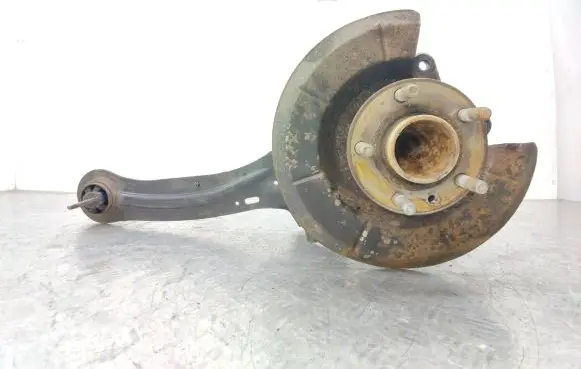Rear wheel hub spindle/knuckle