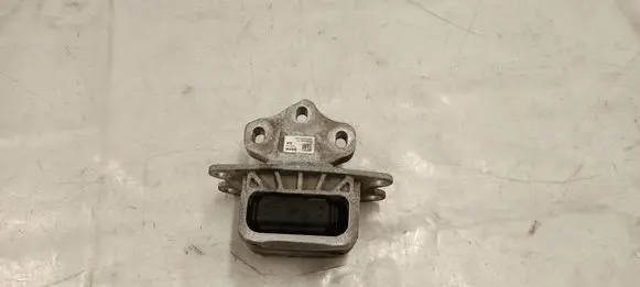 BMW 1 F40 Engine mount bracket 6853445