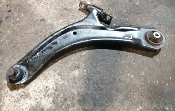 Nissan Qashqai Front lower control arm/wishbone