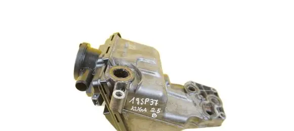 Ford Kuga I Oil filter mounting bracket 31338685