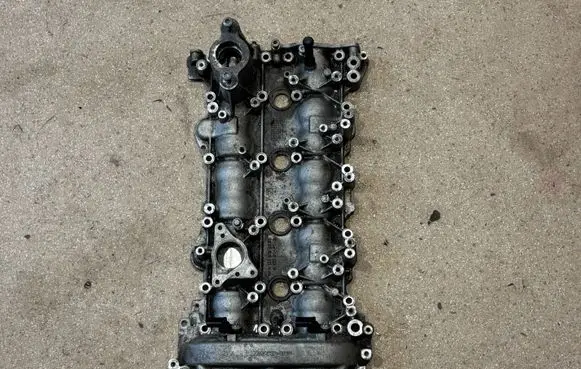 Mercedes-Benz CLA C117 X117 W117 Rocker cam cover A1330160005