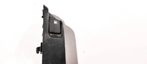 Toyota Yaris Fuel tank opening switch 