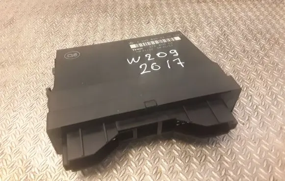 Mercedes-Benz CLK A209 C209 Central body control module 2098200326 A2098200326