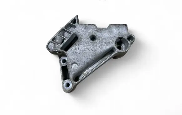 Skoda Octavia Mk3 (5E) Engine mounting bracket 04L199207