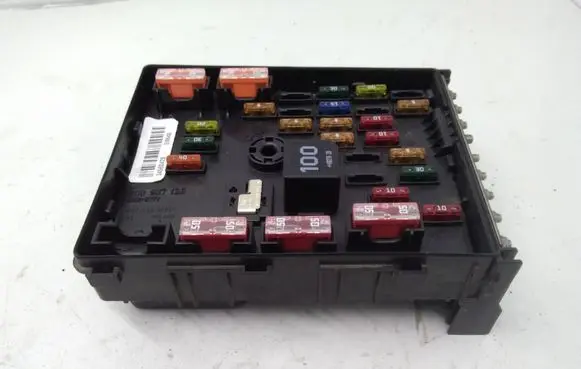 Volkswagen PASSAT B6 Fuse module 3C0937125 63592777 34560428