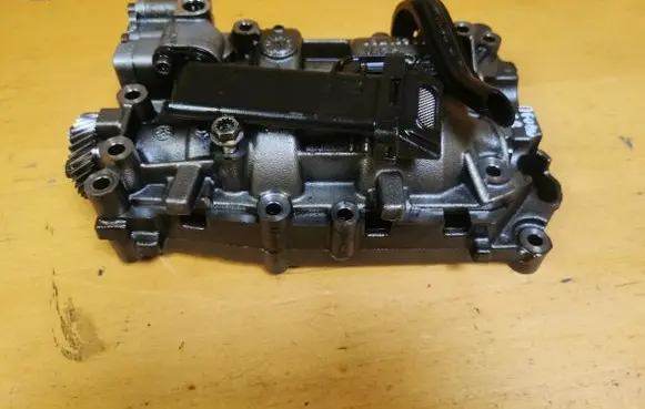 Volkswagen Tiguan Oil pump 03L115105D