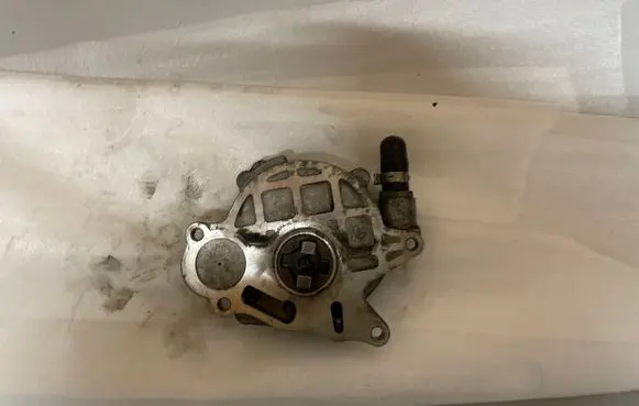 Volkswagen PASSAT B7 Vacuum pump 03L145100