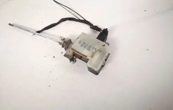 Skoda Octavia Mk2 (1Z) Central locking motor 1z0810773 1m0959781a