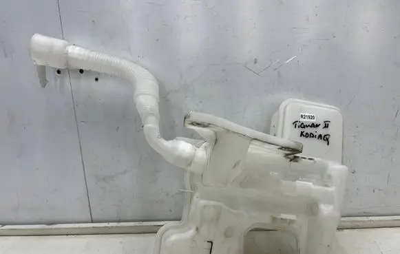 Volkswagen Tiguan Windshield washer fluid reservoir/tank 565955449a 5na955453b