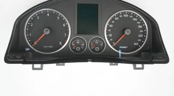 Volkswagen Tiguan Speedometer (instrument cluster) 5N0920870C
