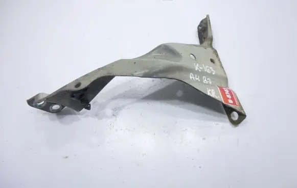 Audi A4 S4 B7 8E 8H Fender mounting bracket 8E0821135A