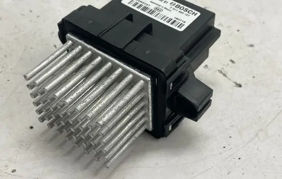 Opel Insignia A Heater blower fan relay 13598091