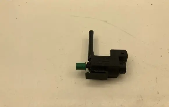 BMW 7 E65 E66 Turbo solenoid valve 7516375