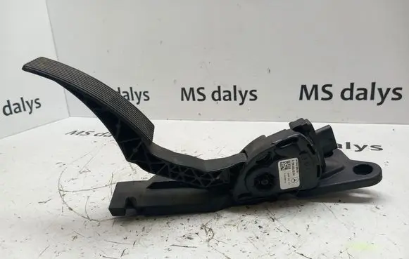 Mercedes-Benz ML W166 Accelerator throttle pedal A1663000004 1663000004