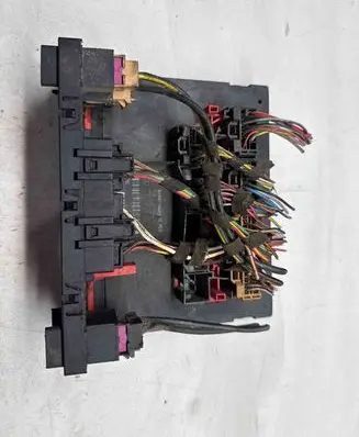 Volkswagen Golf VI Central body control module 1K0937049