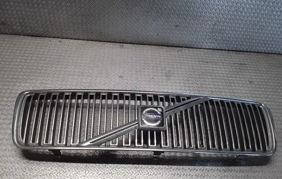 Front bumper upper radiator grill
