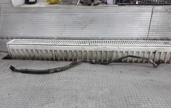 Gearbox oil cooler pipe/hose
