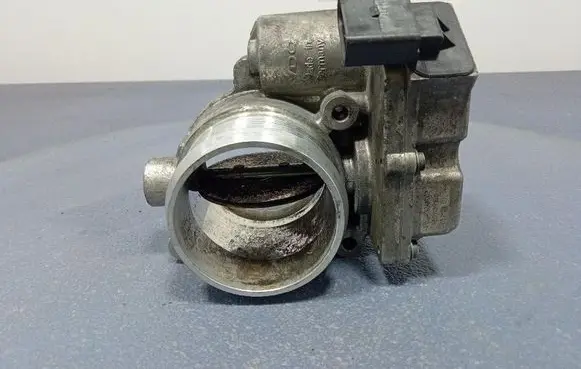 Audi A6 Allroad C5 Throttle body valve 4E0145950F