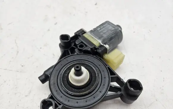 Audi Q3 F3 Rear door window regulator motor 0130822713 E850202085