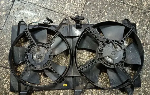 Chevrolet Epica Radiator cooling fan shroud