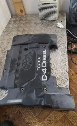 Toyota Avensis T220 Engine cover (trim) 1261127021