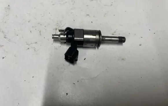 Ford Mustang VI Fuel injector JR3E9G929BA