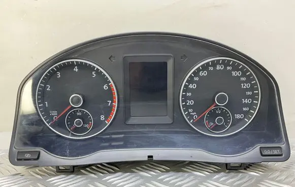Volkswagen Eos Speedometer (instrument cluster) 1q0920975