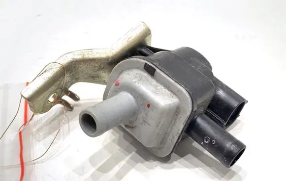 Toyota Camry VIII XV70 Fuel pressure regulator 9091012279