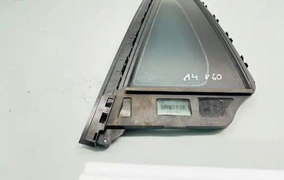 Rear vent window glass