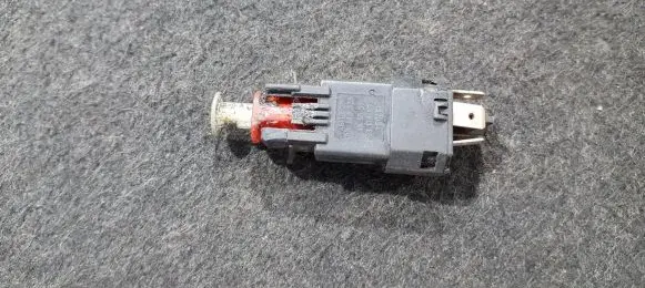 Opel Corsa C Brake pedal sensor switch 90460325 13118574