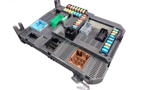 Peugeot 301 Fuse box set 9819849680