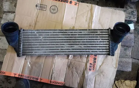 BMW X6 E71 Intercooler radiator 7809321 T1084001