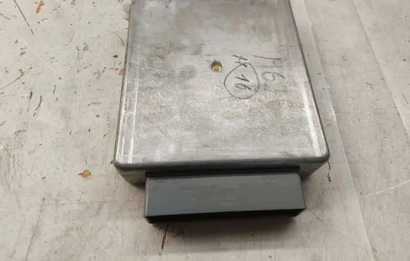 Mazda 626 Engine control unit/module FSJ318881E F7FF12A650FE GP7C25