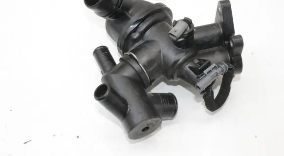 Land Rover Range Rover Evoque L538 Thermostat housing G4D38575BC