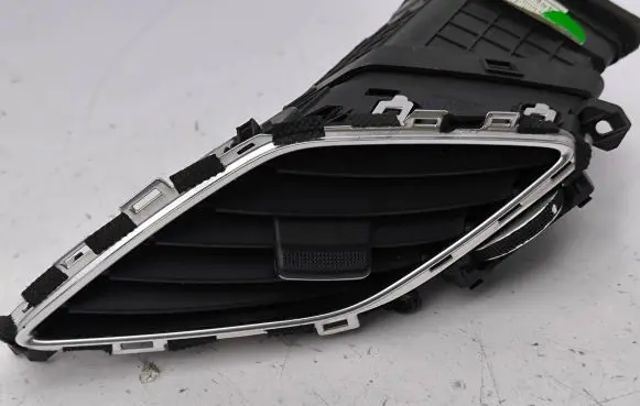 Hyundai i40 Dash center air vent grill