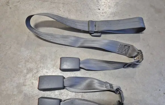 Toyota Hilux (AN10, AN20, AN30) Rear seatbelt buckle