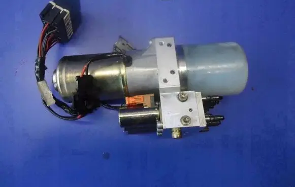 Audi A4 S4 B6 8E 8H Convertible roof hydraulic pump 8H0871611 DAI1101298