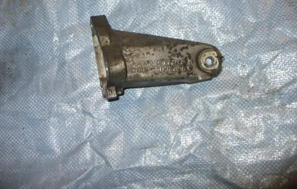 Mercedes-Benz E W124 Engine mounting bracket 1022236204