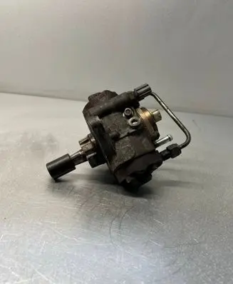 Nissan X-Trail T30 Fuel injection high pressure pump 16700ES60B