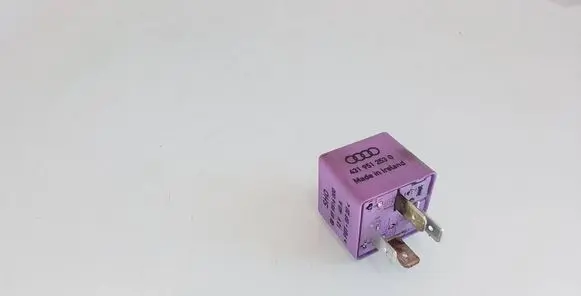 Volkswagen PASSAT B5 Other relay 431951253G