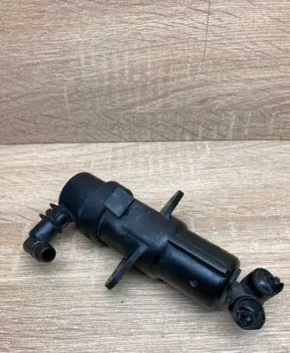 BMW 7 E65 E66 Headlight washer pump 7001949